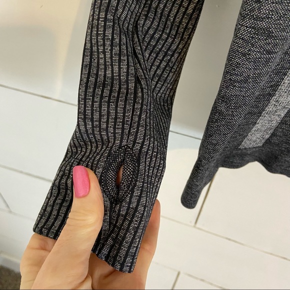 Gray Quarter Zip Pullover Jacket. Size XSmall. EUC - Picture 8 of 9